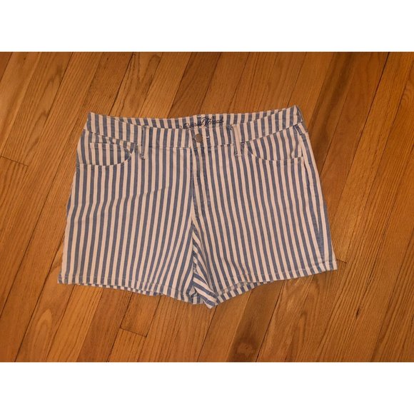 Universal Thread Shorts Universal Thread Jean Shorts Striped Size 4